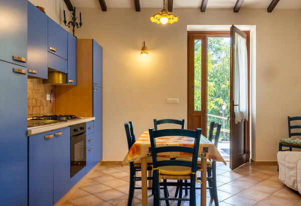 Il Giuncheto Apartments, Pool, Umbrian Countryside: Autumn, Bedroom, Kitchen, Spring, Summer