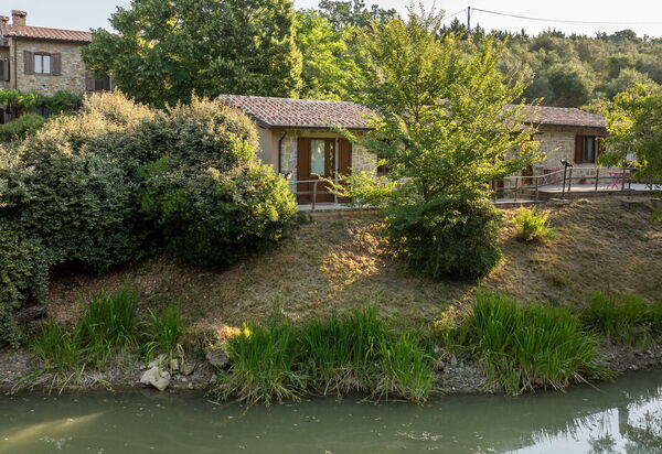 Il Giuncheto Apartments, Pool, Umbrian Countryside: Autumn, Spring, Summer