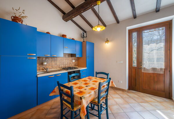 Il Giuncheto Apartments, Pool, Umbrian Countryside: Autumn, Kitchen, Spring, Summer