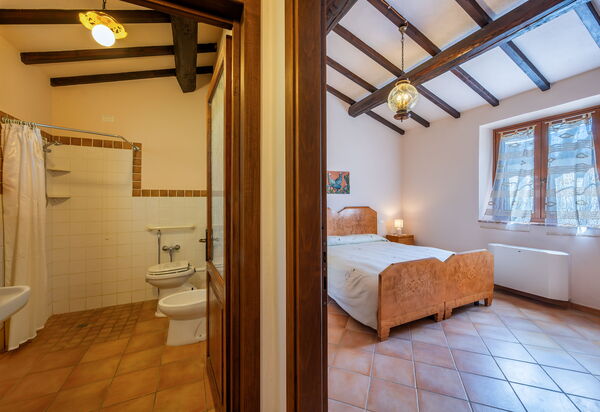 Il Giuncheto Apartments, Pool, Umbrian Countryside: Autumn, Bedroom, Spring, Summer