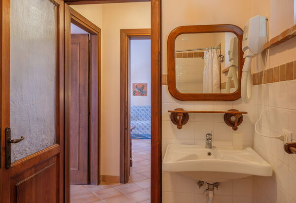 Il Giuncheto Apartments, Pool, Umbrian Countryside: Autumn, Bathroom, Spring, Summer