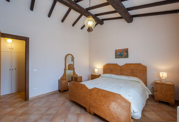 Il Giuncheto Apartments, Pool, Umbrian Countryside: Autumn, Bedroom, Spring, Summer