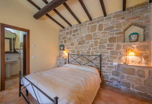 Il Giuncheto Apartments, Pool, Umbrian Countryside: Autumn, Bedroom, Spring, Summer