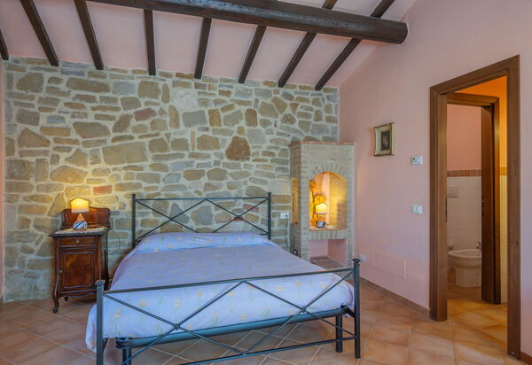 Il Giuncheto Apartments, Pool, Umbrian Countryside: Autumn, Bedroom, Spring, Summer