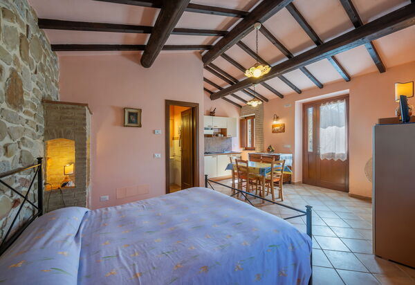 Il Giuncheto Apartments, Pool, Umbrian Countryside: Autumn, Bedroom, Spring, Summer