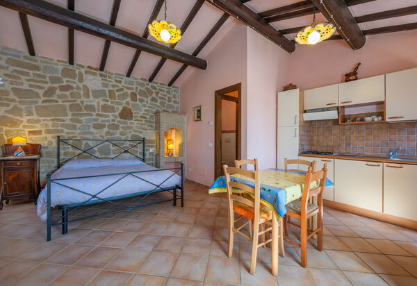 Il Giuncheto Apartments, Pool, Umbrian Countryside: Autumn, Bedroom, Spring, Summer