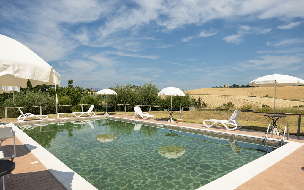 Il Giuncheto Apartments, Pool, Umbrian Countryside: Autumn, Spring, Summer