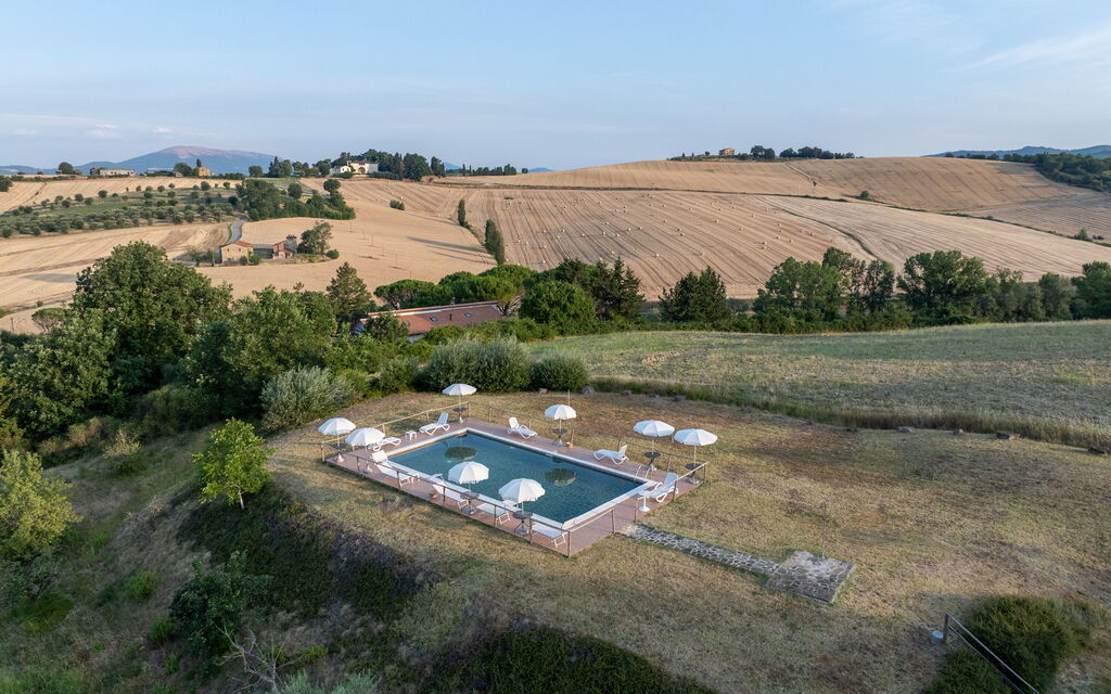 Il Giuncheto Apartments, Pool, Umbrian Countryside: Autumn, Spring, Summer