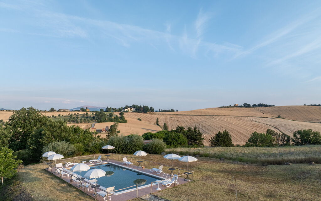 Il Giuncheto Apartments, Pool, Umbrian Countryside: Autumn, Spring, Summer