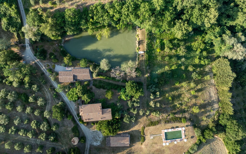 Il Giuncheto Apartments, Pool, Umbrian Countryside: Autumn, Spring, Summer