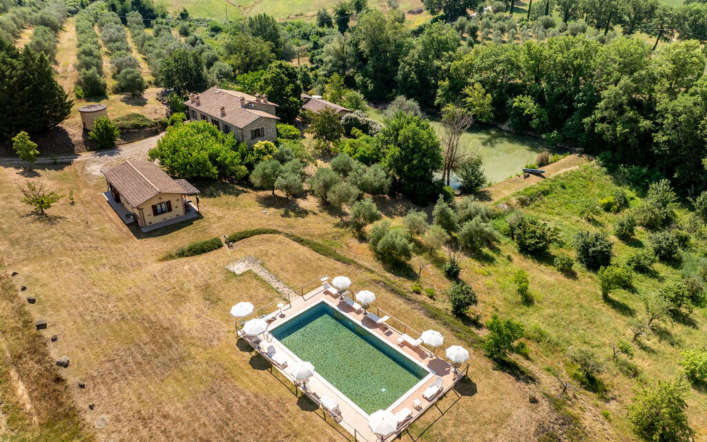 Il Giuncheto Apartments, Pool, Umbrian Countryside: Autumn, Spring, Summer