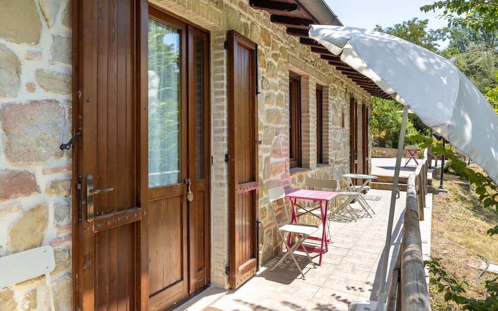 Il Giuncheto Apartments, Pool, Umbrian Countryside: Autumn, Spring, Summer