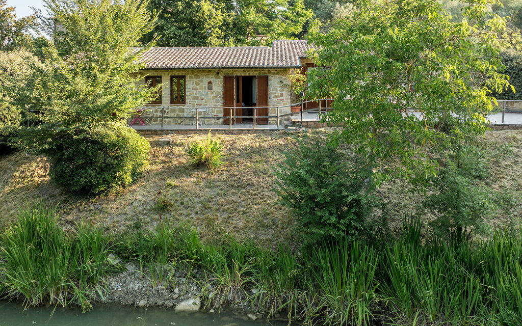 Il Giuncheto Apartments, Pool, Umbrian Countryside: Autumn, Spring, Summer