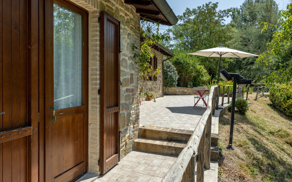 Il Giuncheto Apartments, Pool, Umbrian Countryside: Autumn, Spring, Summer