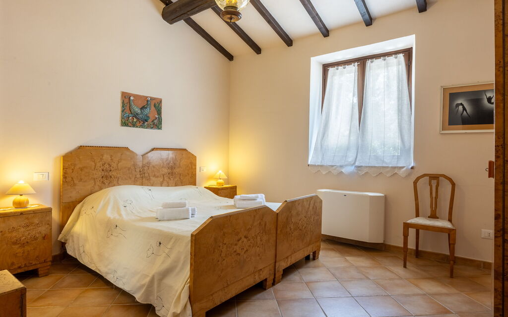 Il Giuncheto Apartments, Pool, Umbrian Countryside - : Autumn, Bedroom, Spring, Summer