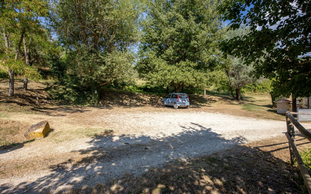 Il Giuncheto Apartments, Pool, Umbrian Countryside: Autumn, Garden, Spring, Summer