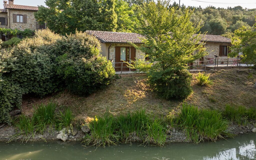 Il Giuncheto Apartments, Pool, Umbrian Countryside: Autumn, Spring, Summer