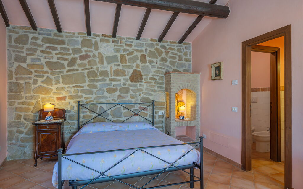 Il Giuncheto Apartments, Pool, Umbrian Countryside - : Autumn, Bedroom, Spring, Summer