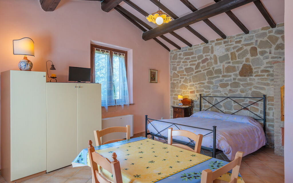Il Giuncheto Apartments, Pool, Umbrian Countryside - : Autumn, Dining Room, Spring, Summer