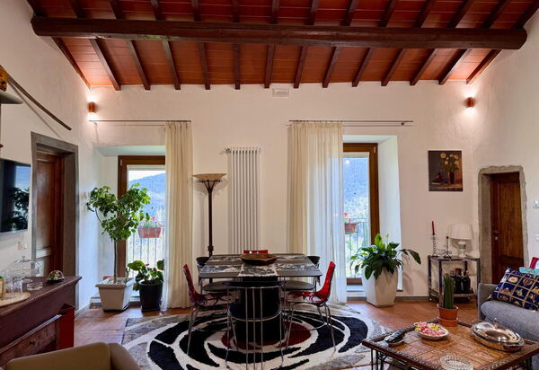 Borgo Antico, Pool, Barberino del Mugello: Autunno, Estate, Primavera, Soggiorno