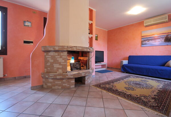 Villa Camerini, Nature, Bikes and Beaches: Autumn, Living Room, Spring, Summer