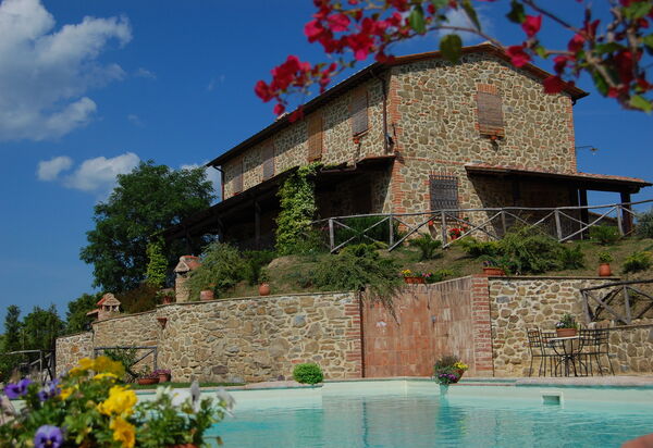 Terre di Giano Private Pool and View, Umbria: Autumn, Pool, Spring, Summer