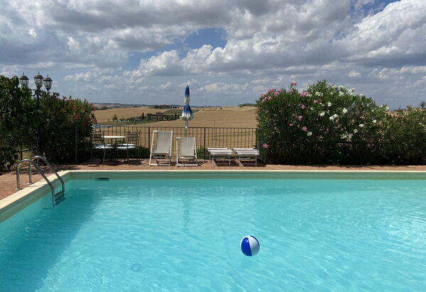 Terre di Giano Private Pool and View, Umbria: Autumn, Pool, Spring, Summer