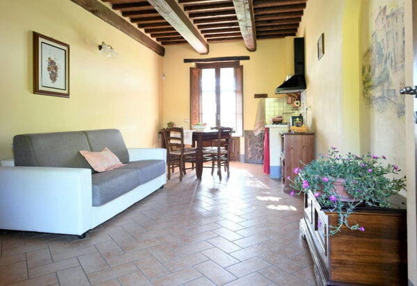 Terre di Giano Private Pool and View, Umbria: Autumn, Dining Room, Kitchen, Living Room, Spring, Summer