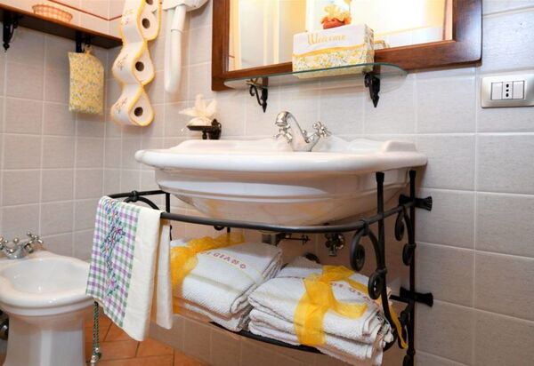 Terre di Giano Private Pool and View, Umbria: Autumn, Bathroom, Spring, Summer