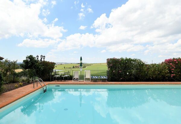 Terre di Giano Private Pool and View, Umbria: Autumn, Pool, Spring, Summer