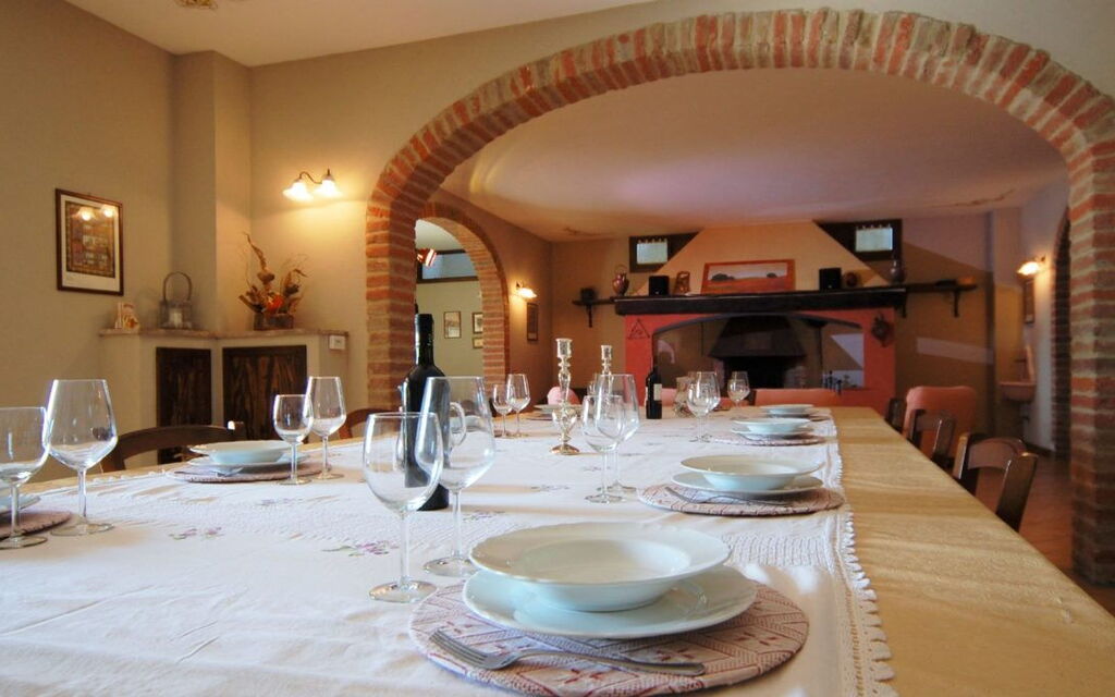Terre di Giano Private Pool and View, Umbria: Autumn, Dining Room, Kitchen, Living Room, Spring, Summer