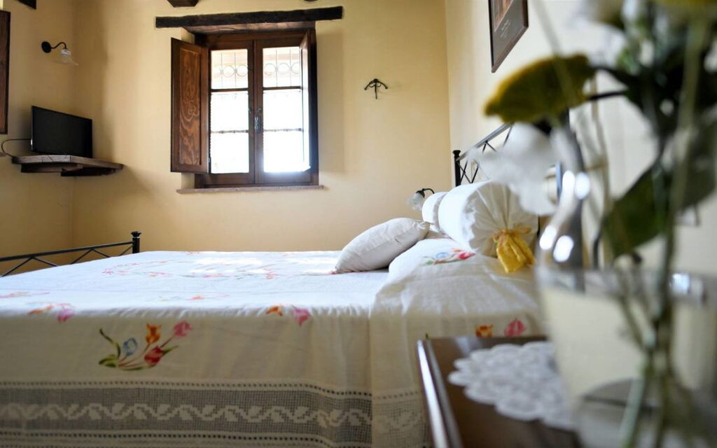 Terre di Giano Private Pool and View, Umbria: Autumn, Bedroom, Spring, Summer
