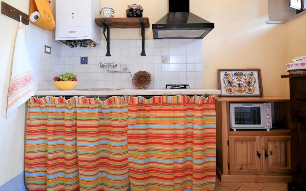 Terre di Giano Private Pool and View, Umbria: Autumn, Dining Room, Kitchen, Living Room, Spring, Summer