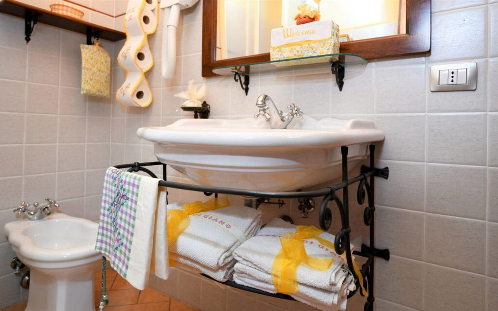 Terre di Giano Private Pool and View, Umbria: Autumn, Bathroom, Spring, Summer