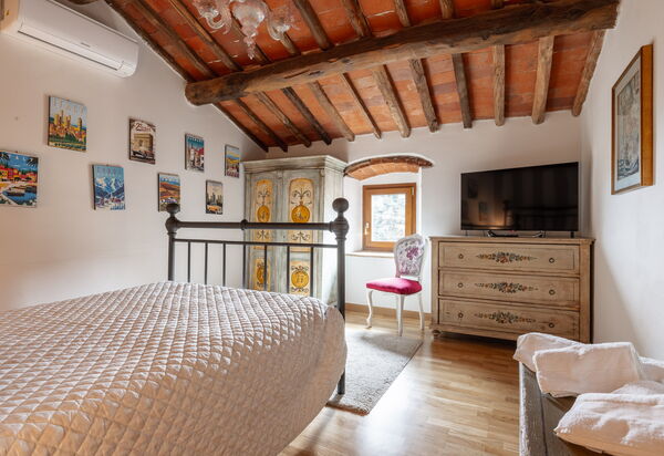 Il Casale di San Jacopo con Piscina Privata: Autumn, Bedroom, Spring, Summer