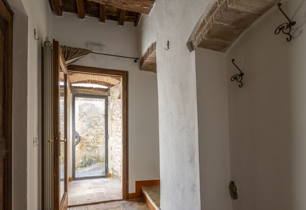 House in Sassa, Historic Tuscany Village, View: Autumn, Room Detail, Spring, Summer