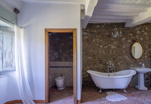 House in Sassa, Historic Tuscany Village, View: Autumn, Bathroom, Bedroom, Spring, Summer