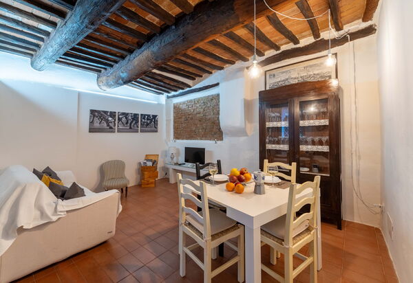 Le Loggine del Pignatello Apartment, Siena City: Autumn, Kitchen, Spring, Summer