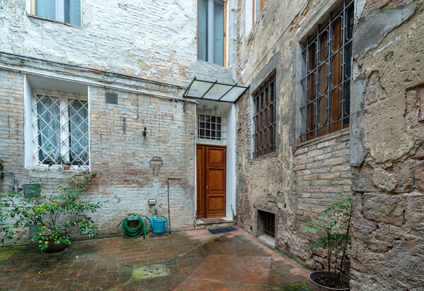 Le Loggine del Pignatello Apartment, Siena City: Autumn, Main Entrance, Spring, Summer, Winter