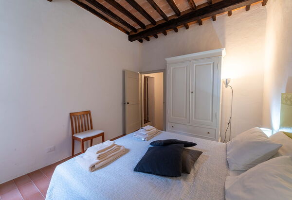 Le Loggine del Pignatello Apartment, Siena City: Autumn, Bedroom, Spring, Summer, Winter