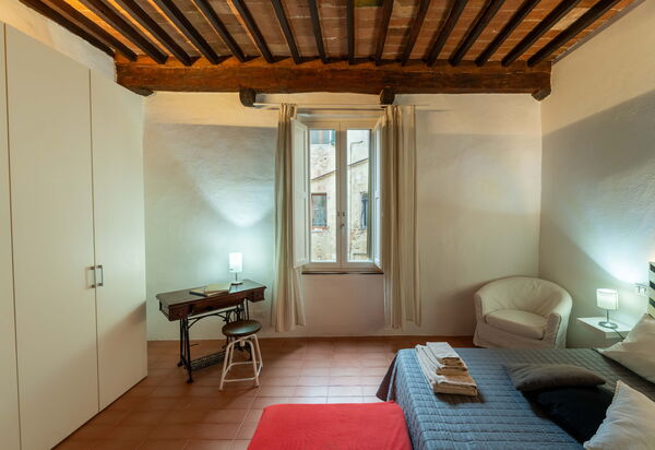Le Loggine del Pignatello Apartment, Siena City: Autumn, Bedroom, Spring, Summer, Winter