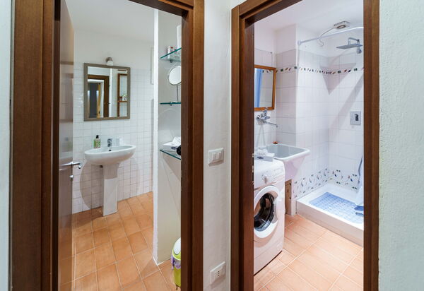 Le Loggine del Pignatello Apartment, Siena City: Autumn, Bathroom, Spring, Summer, Winter