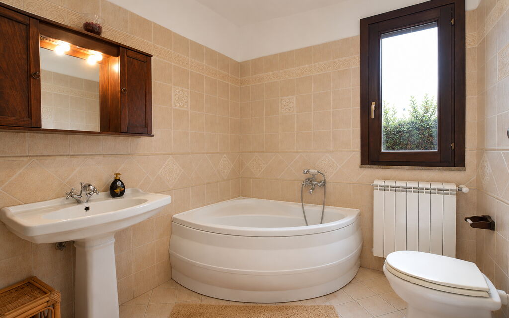 Villa Margi: Autumn, Bathroom, Spring, Summer