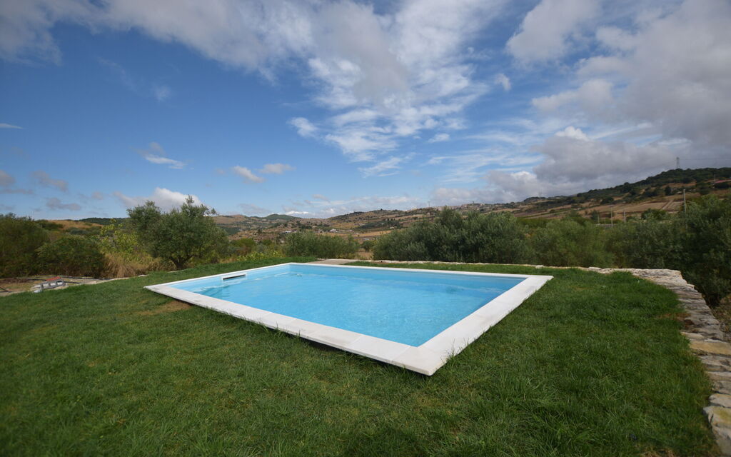 Villa Margi: Autumn, Garden, Pool, Scenic View, Spring, Summer