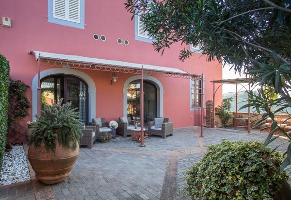 Villa Camelia: all'aperto, Balcone / Terrazza / Patio, Esterni