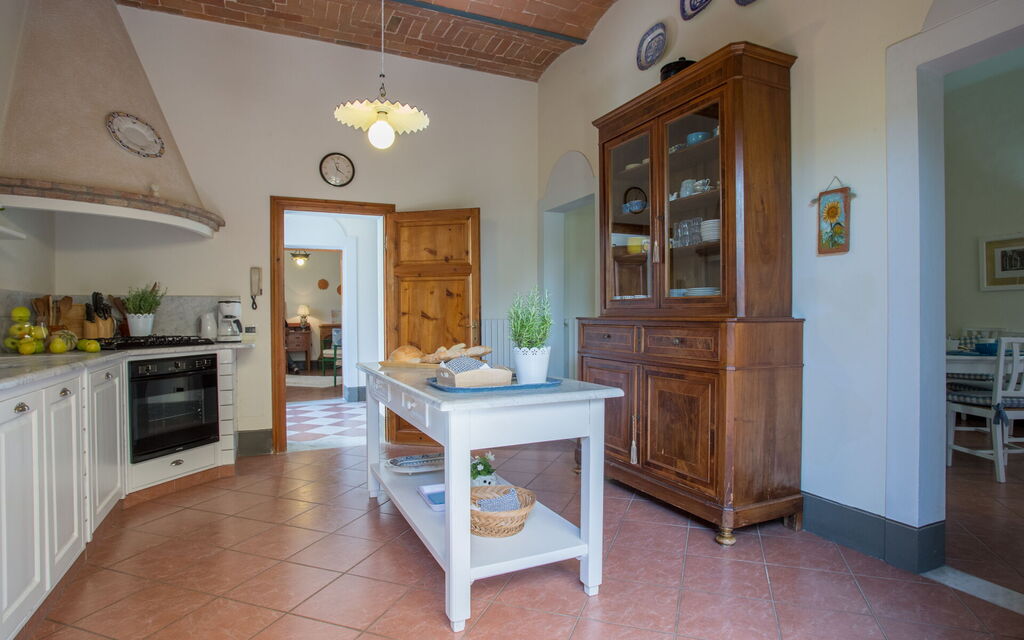 Villa Camelia: Altra Stanza, Cucina, Entrata Principale