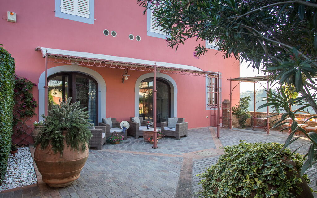 Villa Camelia: all'aperto, Balcone / Terrazza / Patio, Esterni