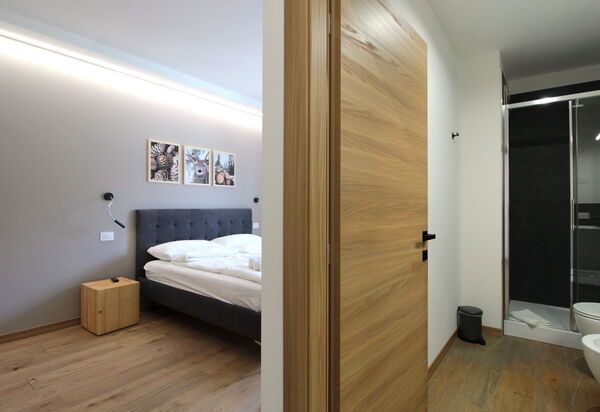 Cimus Home, Bike Retreat: Autumn, Bathroom, Bedroom, Spring, Summer, Winter