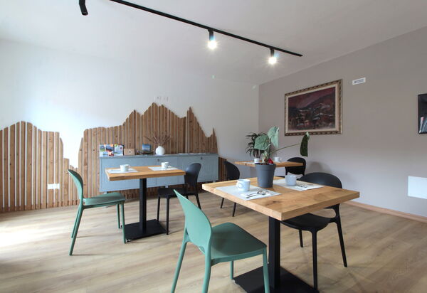 Cimus Home, Bike Retreat: Autumn, Common Room, Dining Room, Spring, Summer