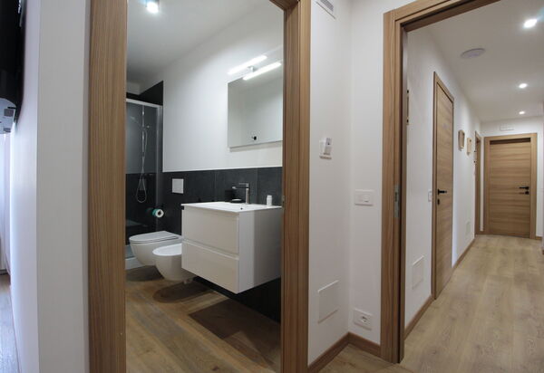 Cimus Home, Bike Retreat: Autumn, Bathroom, Spring, Summer, Winter